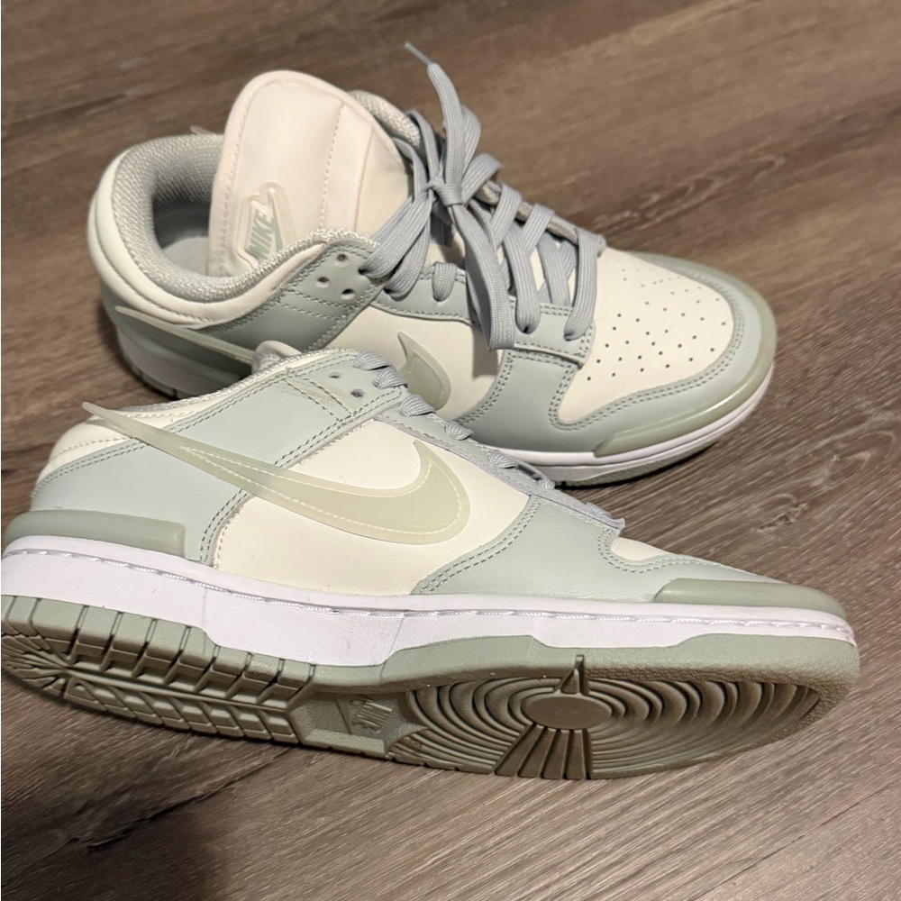 Nike Women’s Sneakers in Light Gray and Cream